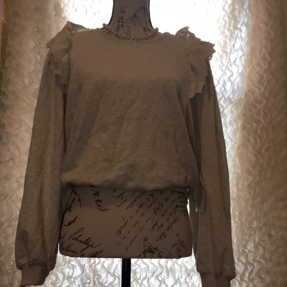 Sweater with ruffles